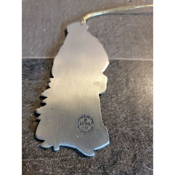 Metal Avon 1993 Santa tree toy ornament xmas - Picture 2 of 4